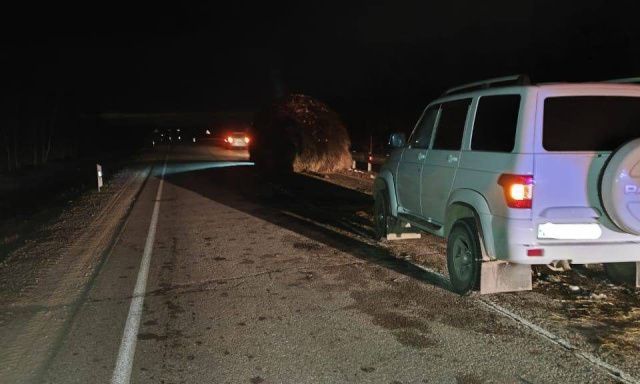 Два человека пострадали в ДТП с участием трактора со стогом сена в Мегино-Кангаласском районе