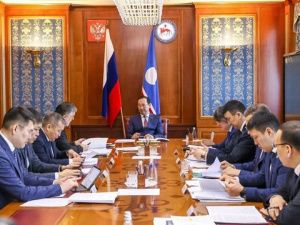 Айсен Николаев провел заседание президиума оперативного штаба по обеспечению экономического развития Якутии