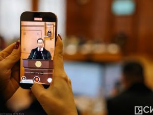 Айсен Николаев вручил стипендии олонхосутам, запевалам осуохая, кузнецам и народным мастерам Якутии