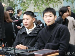 В День знаний лучшим студентам Якутского колледжа связи и энергетики вручили именные стипендии