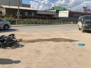 В Якутске несовершеннолетняя мотоциклистка и ее пассажир пострадали в ДТП