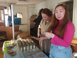 В приходах Якутской епархии делают окопные свечи для передачи в зону СВО