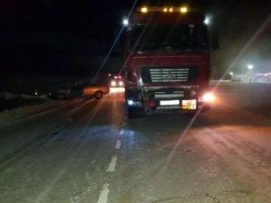 На дороге «Вилюй» водитель большегруза выехал на встречную полосу и устроил ДТП. Два человека пострадали