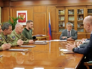 Юрий Трутнев встретился с вернувшимися из зоны проведения СВО добровольцами – сотрудниками полпредства ДФО, Минвостокразвития России и КРДВ