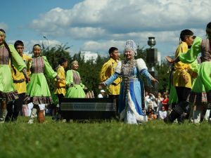 Юбилейный Ысыах в Москве собрал более 25 тысяч человек