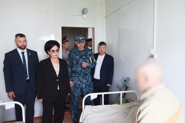 Исправительную колонию № 7 посетили общественные и надзорные представители региона