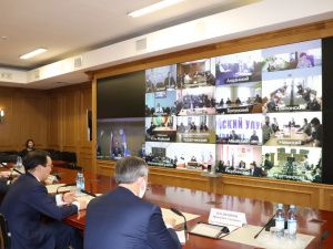 Глава Якутии рассмотрел первоочередные меры по предупреждению распространения коронавируса в районах республики