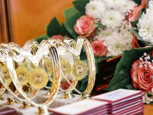 Кирилл Бычков вручил государственные награды многодетным матерям Якутии