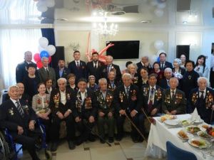 Евгений Григорьев поздравил с Днем Победы ветеранов Великой Отечественной войны