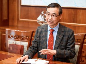 Айсен Николаев встретился с корейским профессором Канг Дук Су