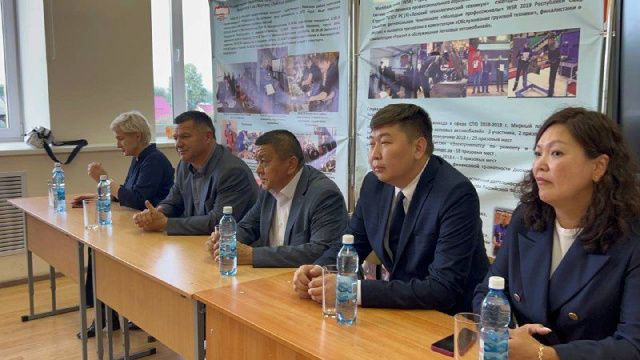 Андрей Тарасенко работает в Ленске