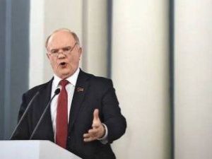 Зюганов не исключил досрочных выборов президента