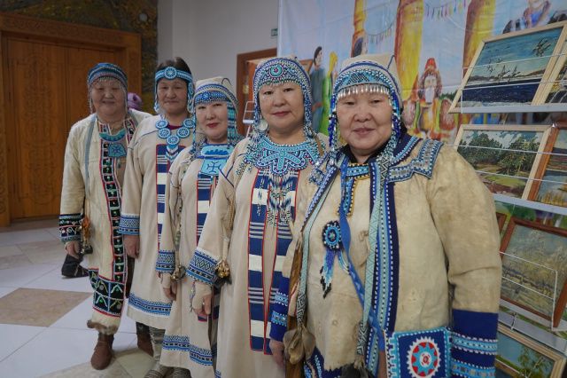 Открылась выставка мастеров коренных малочисленных народов Севера «Дуннэдув» («Земле моей»)