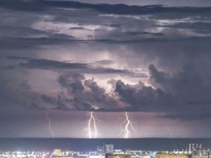 16 июля в нескольких районах Якутии прогнозируются ливни и грозы, возможен град