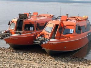 В Якутии начались пассажирские перевозки через Лену на маломерных катерах