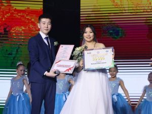 Молодая пара заключила брак на молодежном фестивале «Муус Устар»