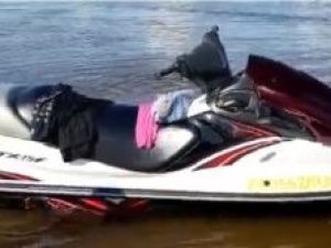 На берег Пиратского острова, напротив Якутска, прибило гидроцикл