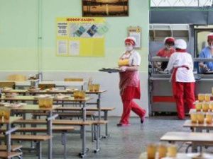 В Якутии более 62 тысяч учеников начальных классов обеспечат бесплатным горячим питанием