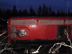 На трассе «Колыма» завалилась набок автоцистерна с дизтопливом