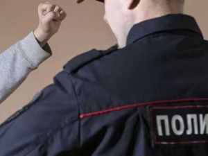 Житель Вилюйского района угрожал убить соседку и избил полицейского