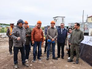 Строительство домов для жителей Оленекского района Якутии идет по графику 