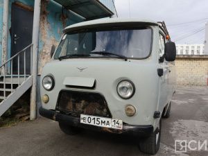 Коллектив «Сахапечати» передал автомобиль для бойцов СВО