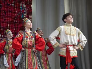 Ансамбль «Сюрприз» представил программу «Узоры единства»