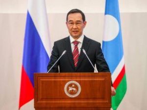 Айсен Николаев поздравил якутян с Днем России