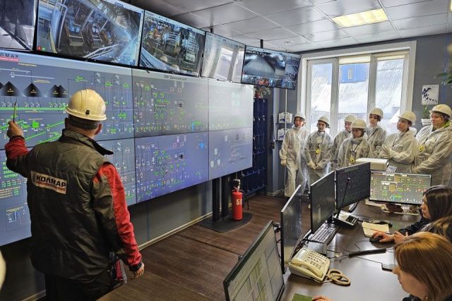 Студенты познакомились с работой фабрики «Денисовская»