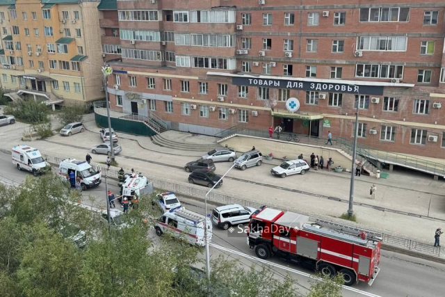 Перевернулся автомобиль скорой помощи: Медиков везут в травмпункт