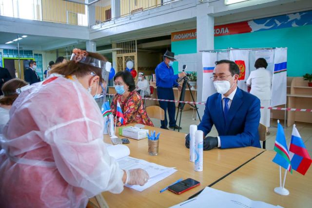 Айсен Николаев и Сардана Авксентьева уже проголосовали!