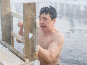 Саха моржи устроят заплыв в ледяной воде на реке Лена