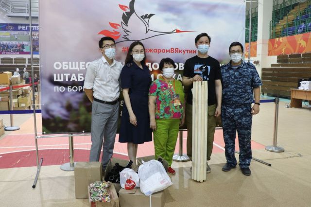 Сотрудники УФСИН России по Республике Саха (Якутия) передали благотворительную помощь в региональный общественный добровольческий штаб 