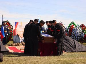 Первого президента Якутии похоронили в родном Октёмском наслеге