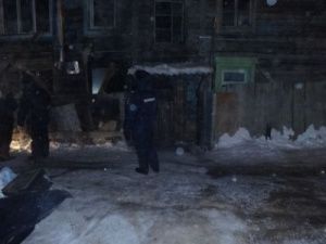 В Якутске устанавливаются обстоятельства гибели четырех человек, тела которых обнаружены при тушении пожара в жилом доме