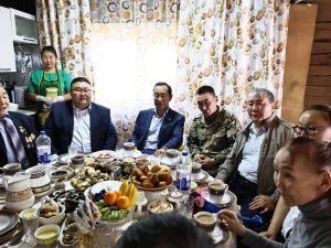 Глава Якутии выразил слова благодарности родителям Героя России Алексея Неустроева