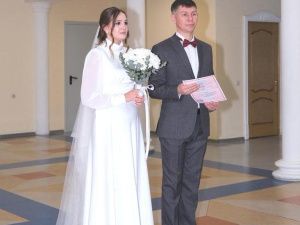 Статусные коммунист и комсомолка сочетались браком