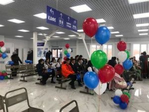 Пункт ожидания пассажиров на речном причале Нижний Бестях гостеприимно распахнул свои двери