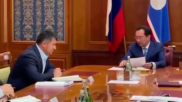 Стала известна причина, по которой глава Якутии стучал кулаком на председателя правительства