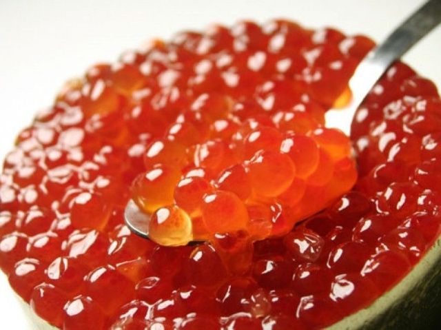 В Якутске безработный мужчина похитил банку красной икры из супермаркета