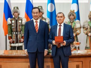 Ил Дархан вручил якутянам государственные награды за выдающиеся заслуги
