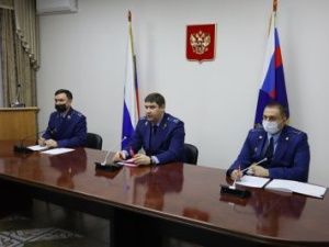 В прокуратуре республики под председательством прокурора республики Попова М.Н. состоялось заседание Общественного совета по защите прав малого и среднего бизнеса