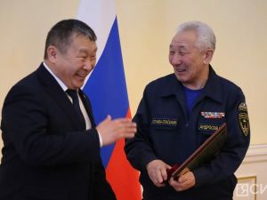 В Якутске с 65-летием поздравили руководителя Службы спасения республики Иннокентия Андросова