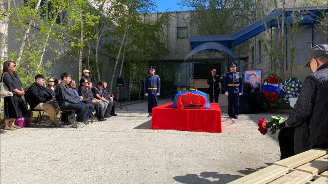 Журналиста Алексея Семенова проводили в последний путь