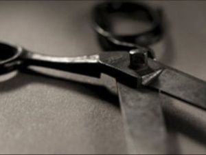 Житель Якутии убил жену, метнув в нее ножницы