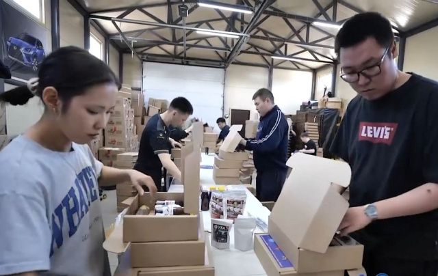 В Якутии формируют праздничные наборы для бойцов СВО