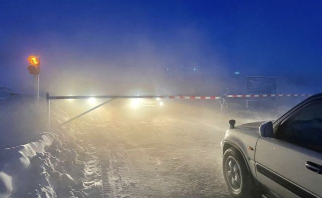 На ледовой переправе Кангалассы — Соттинцы провалился грузовик