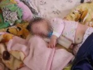 В Якутии мать оставила детей полутора и трех лет без еды и воды