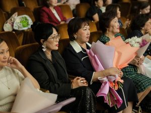 «Профессия, возвышенная признанием!»: в Якутске чествовали учителей