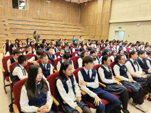 В самой большой школе Якутска в рамках конкурса «Смотри, это Россия!» прошел мастер-класс по сценарному мастерству  